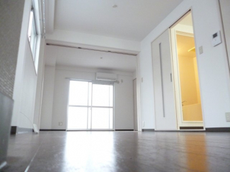 ゆったり過ごせるリビングです