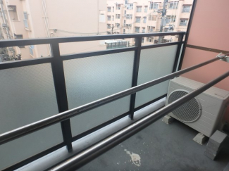 バルコニーからの眺めを楽しみながら食事をしませんか