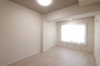 スタンダードな洋室です