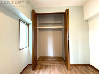 衣類やアクセサリー、小物類の収納が便利で整理整頓がしやすく、部屋の美観を保ちつつ、スペースを最大限に活用できます。衣服のしわやダメージを防ぎ、長持ちさせることができます。