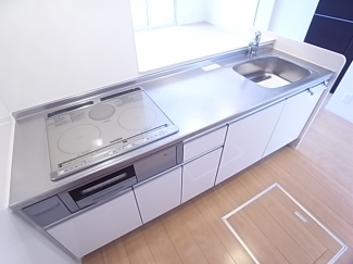 お手入れのしやすいＩＨシステムキッチン