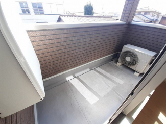 開放的で明るい空間を演出してくれるバルコニーです