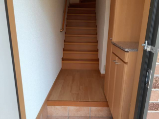 収納もある玄関です