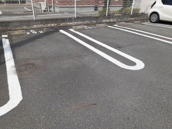 車をお持ちの方に嬉しい駐車場付きの物件です