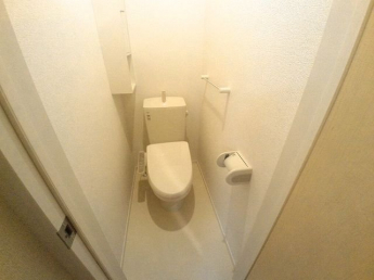 コンパクトで使いやすいトイレです