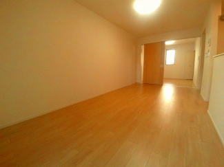 明るい色調の室内です