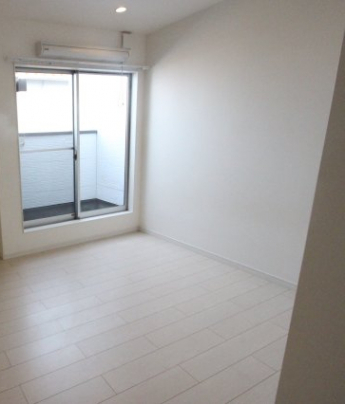 ゆったり過ごせる居間です