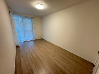 スタンダードな洋室です