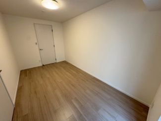 ゆったりした洋室です