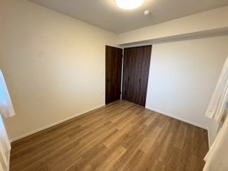 明るい洋室です