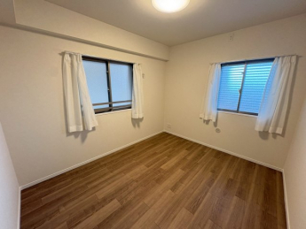 スタンダードな洋室です