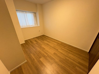 スタンダードな洋室です