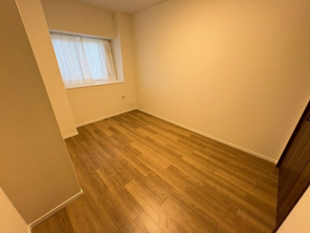 スタンダードな洋室です