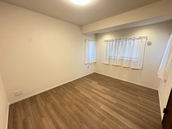 明るい洋室です