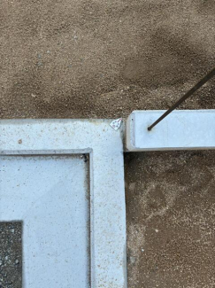 境界標です。（土地の境界点を示すために設置される標識）