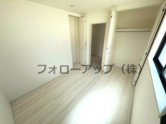 ゆったりした洋室です