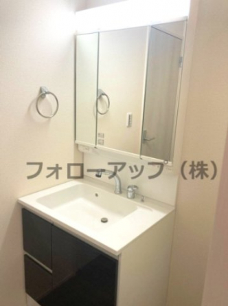 独立洗面化粧台が付いています