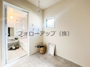 独立洗面台あり、毎朝おしゃれに忙しい女性の方におすすめです