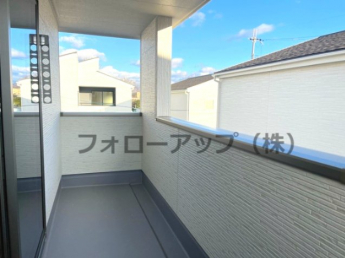 バルコニーからの眺めを楽しみながら食事をしませんか