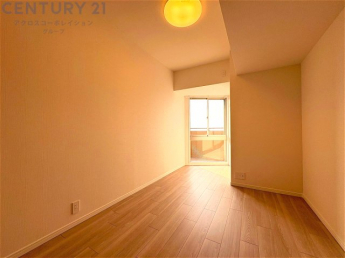 子供部屋…創造性や成長を促す遊びの空間を提供。学習や趣味に集中できる環境を整えます。個別のプライベートスペースは自己表現と自立心を育み、心地よい睡眠環境を整えリラックスできる場所を提供。