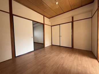 スタンダードな洋室です