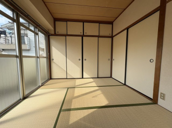 ゆったりとくつろげる和室です