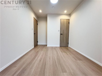 創造性や成長を促す遊びの空間を提供。学習や趣味に集中できる環境を整えます。個別のプライベートスペースは自己表現と自立心を育み、心地よい睡眠環境を整えリラックスできる場所を提供。