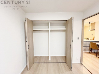 衣類やアクセサリー、小物類の収納が便利で整理整頓がしやすく、部屋の美観を保ちつつ、スペースを最大限に活用できます。衣服のしわやダメージを防ぎ、長持ちさせることができます。