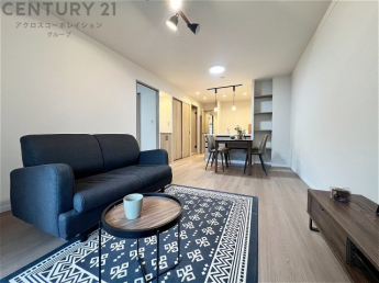 リビングダイニングは家族や友人とのコミュニケーションを楽しむ場所でくつろぎながら食事や会話を楽しめ、多目的に利用できリラックスできる空間です。家庭内の中心として機能し、快適な生活をサポートします。