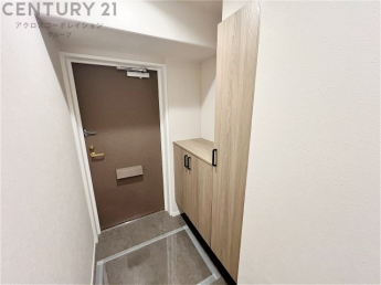 玄関収納付きの玄関です　家族皆様の履物をしっかり収納できます