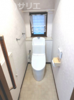 1階トイレ(壁収納付き)♪