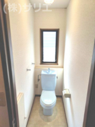 2階トイレ(壁収納付き)♪