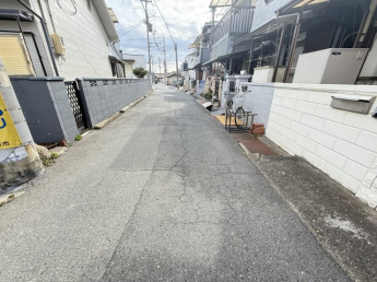 【前面道路含む現地写真】