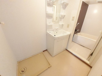 明るい洗面所です