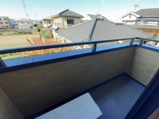 暖かな日差しのふりそそぐバルコニー