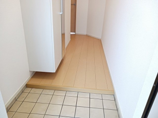 収納もある玄関です