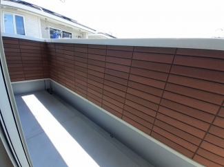 落ち着いた時間を過ごせるバルコニーです