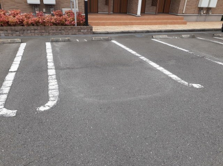 車をお持ちの方に嬉しい駐車場付きの物件です