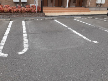 車をお持ちの方に嬉しい駐車場付きの物件です