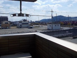 落ち着いた時間を過ごせるバルコニーです