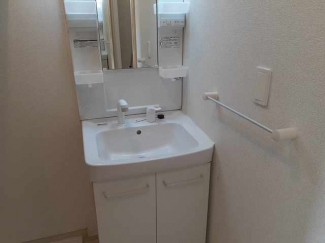 明るい洗面所です