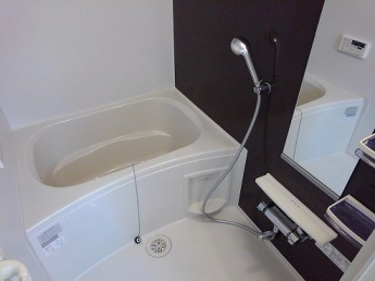 コンパクトで使いやすいお風呂です