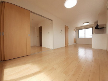 こちらの居間で趣味の時間をお楽しみください