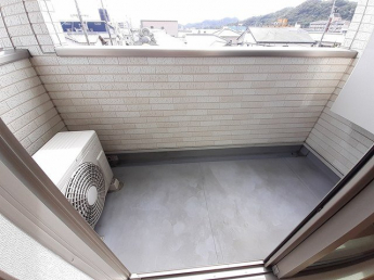 落ち着いた時間を過ごせるバルコニーです