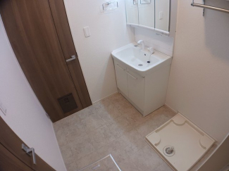 明るい洗面所です