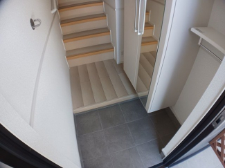 収納もある玄関です