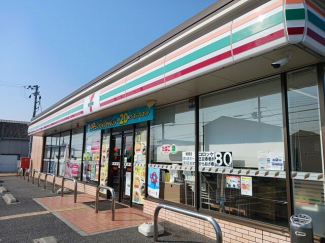 セブンイレブンまで830m