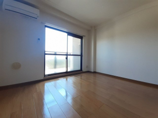 内装は落ち着いています