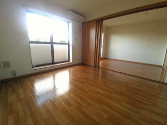 こちらのリビングで趣味の時間をお楽しみください