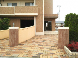 落ち着いたエントランスです